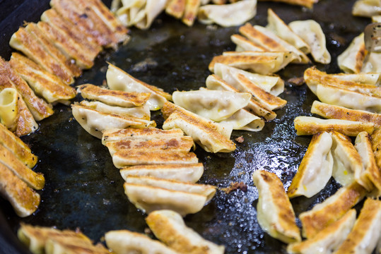 街头小吃锅贴煎饺