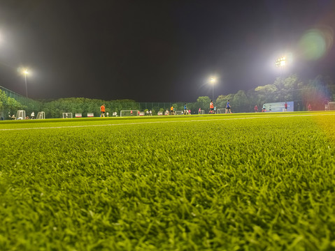 夜景绿茵场