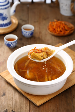 蟲(chóng)草花燉土雞湯