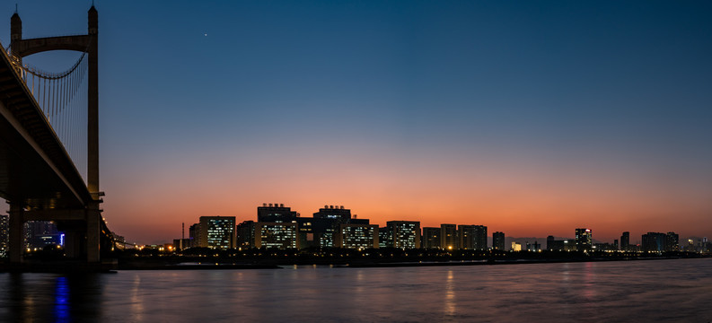 鼓山大桥的夕阳