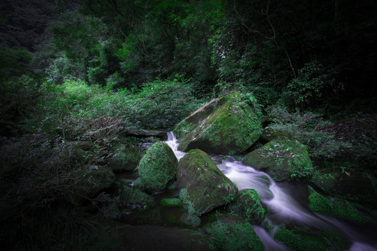 深山清泉