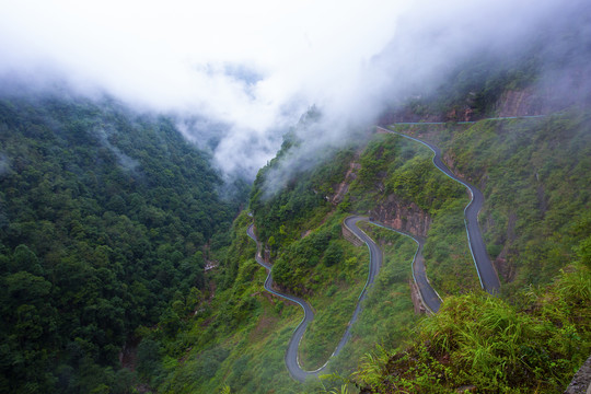 山路弯弯