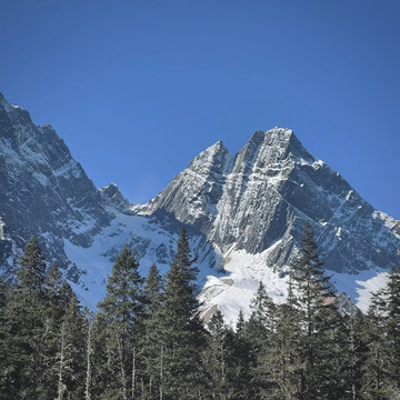 高山积雪