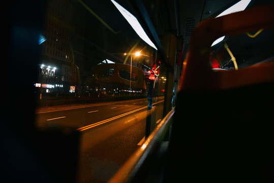 公交夜景