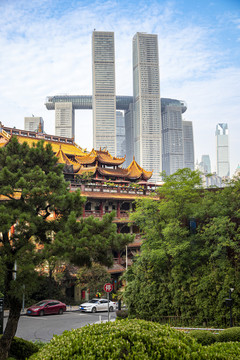 重庆千佛寺与来福士广场