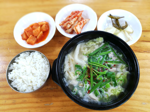 韩国猪肉汤饭