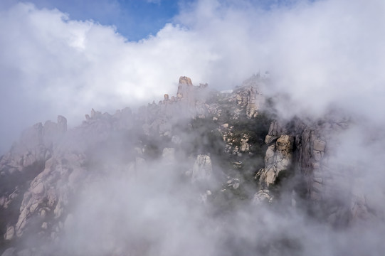 航拍青岛崂山巨峰云海奇观特写