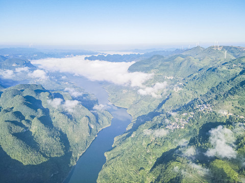 云雾缭绕高山山川