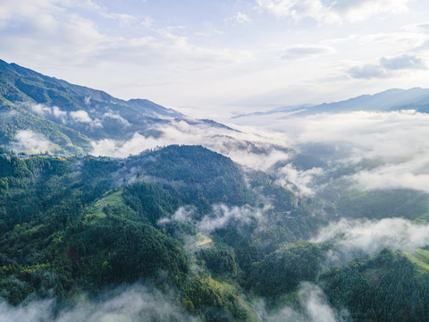 山川云雾缭绕