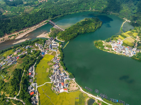 乡村夏日美丽江湾景美如画