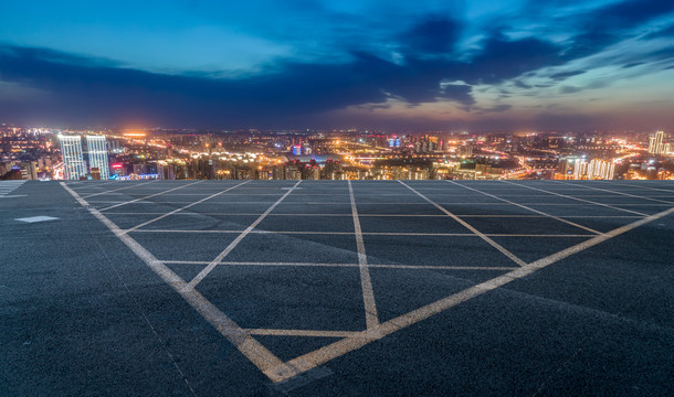 道路地面和城市夜景