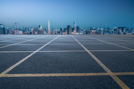 沥青地面和城市夜景