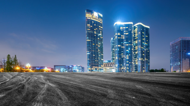 道路地面和现代建筑夜景