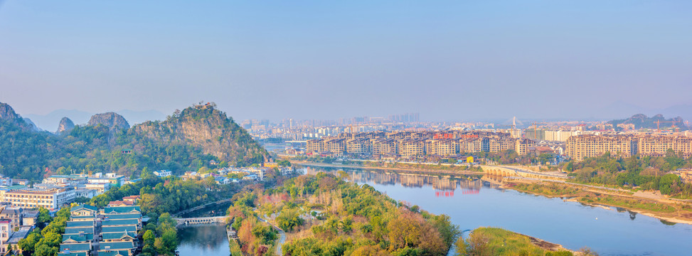 中国广西桂林叠彩山城市风光