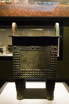 河南博物院商代乳钉纹铜方鼎