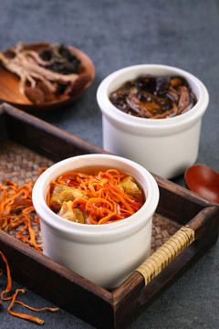 蟲(chóng)草花燉雞湯