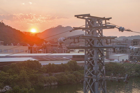 高压铁塔夕阳落日风景