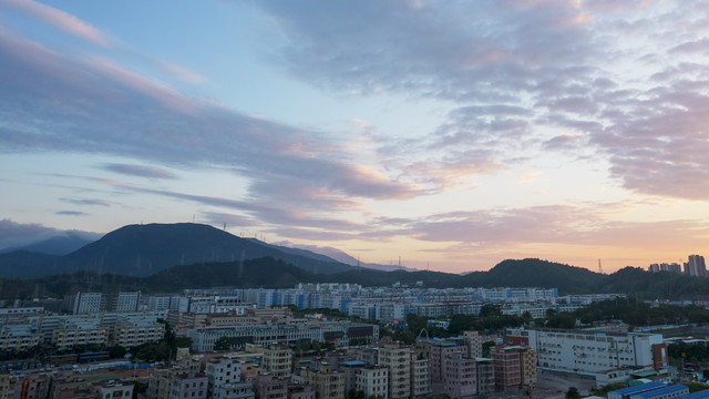 霞光照耀深圳龙岗宝龙高楼