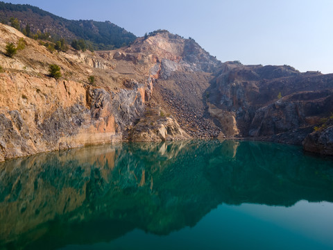 山下水潭