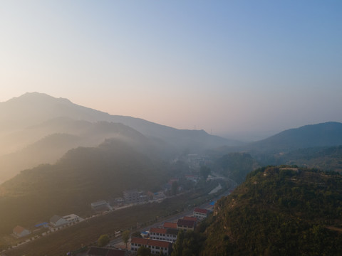 山村日出