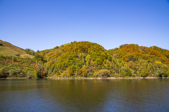 吉林白山松花江生态旅游区秋景