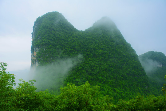 云雾山峰