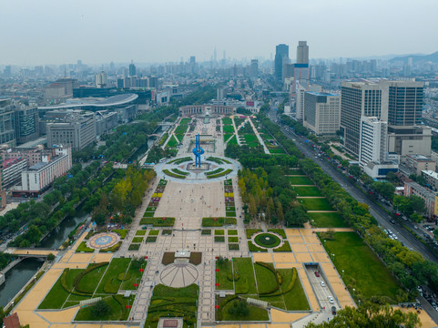 航拍济南泉城广场