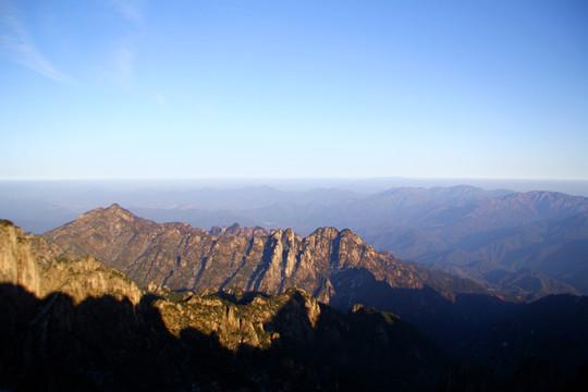 重峦叠嶂