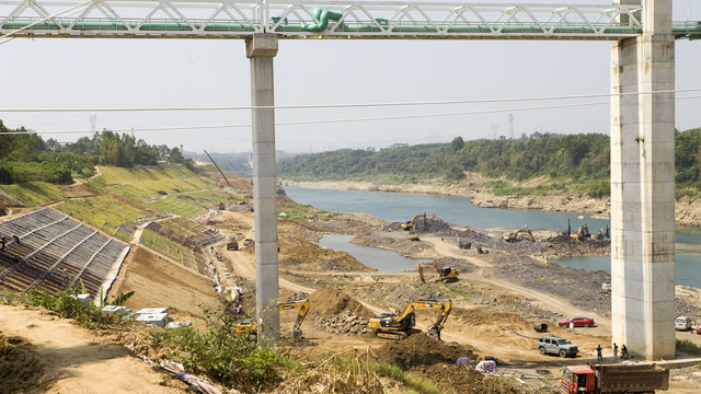 来宾城南河堤改建