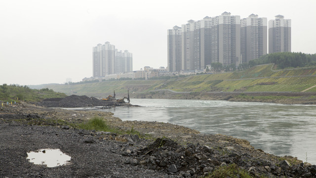 来宾城南河堤改建