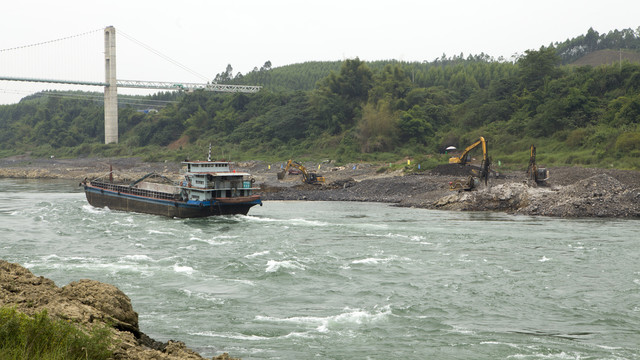 来宾城南河堤改建