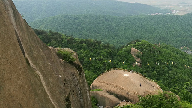 巨石山