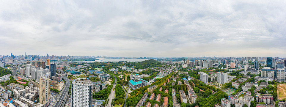 航拍武汉大学校园风光全景图