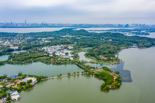 航拍武汉东湖生态旅游风景区