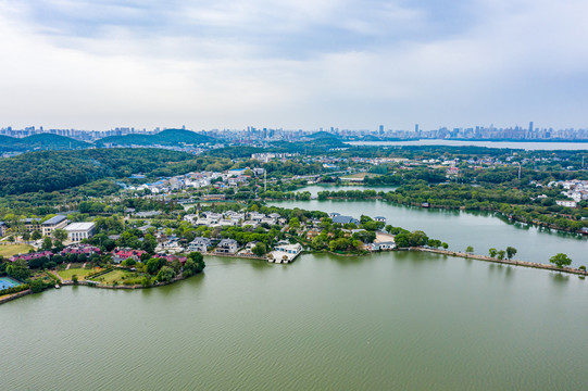 航拍武汉东湖生态旅游风景区