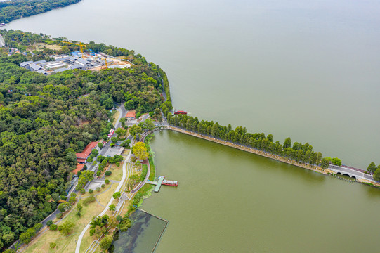 航拍武汉东湖生态旅游风景区