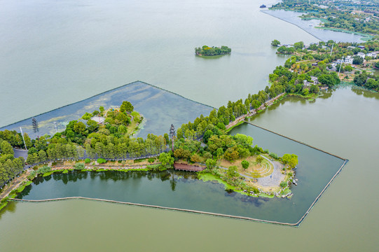 航拍武汉东湖绿道风景区湖中道