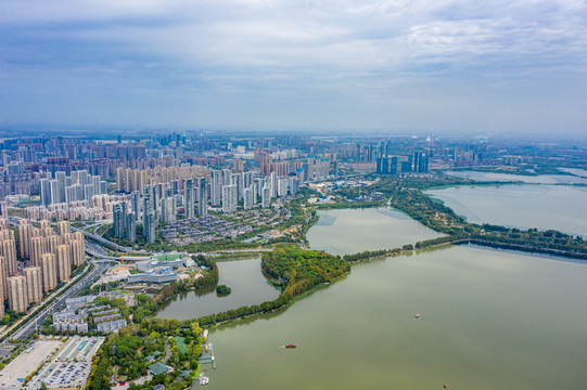 航拍武汉东湖绿道风景区湖中道