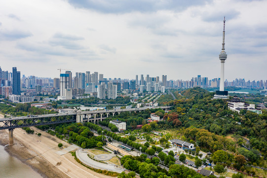 航拍武汉龟山公园电视塔