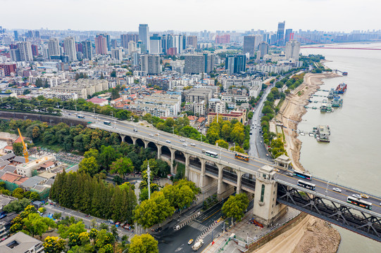 航拍武汉长江大桥城市地标建筑