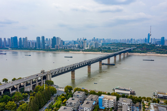 航拍武汉长江大桥城市地标建筑