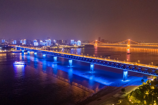 航拍武汉长江大桥夜景灯光秀