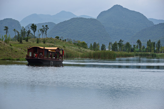 山水游船