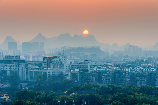 中国广西桂林城市日落风光