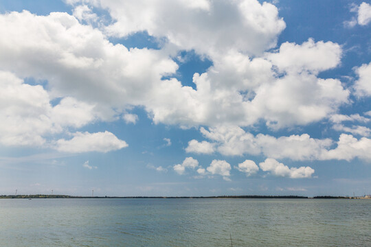 海天一线图海边蓝天