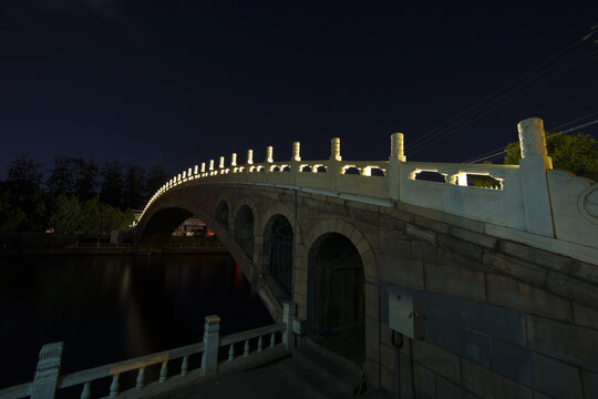 石桥夜景