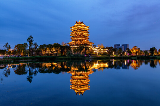 大运公园东安湖东安阁夜景