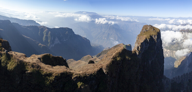 昭通大山包鸡公山蓝天云海