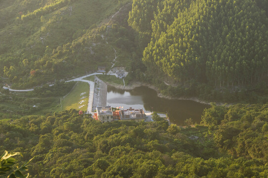 王洞岩山瑶峰水库