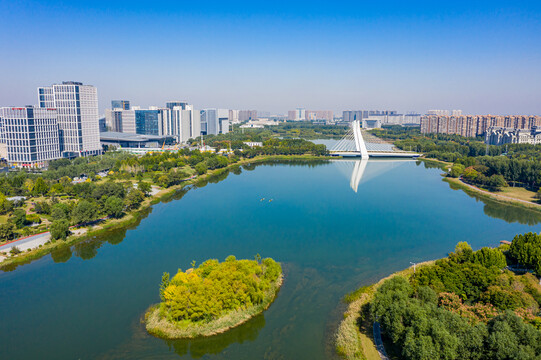 航拍郑州龙子湖公园湖泊湿地